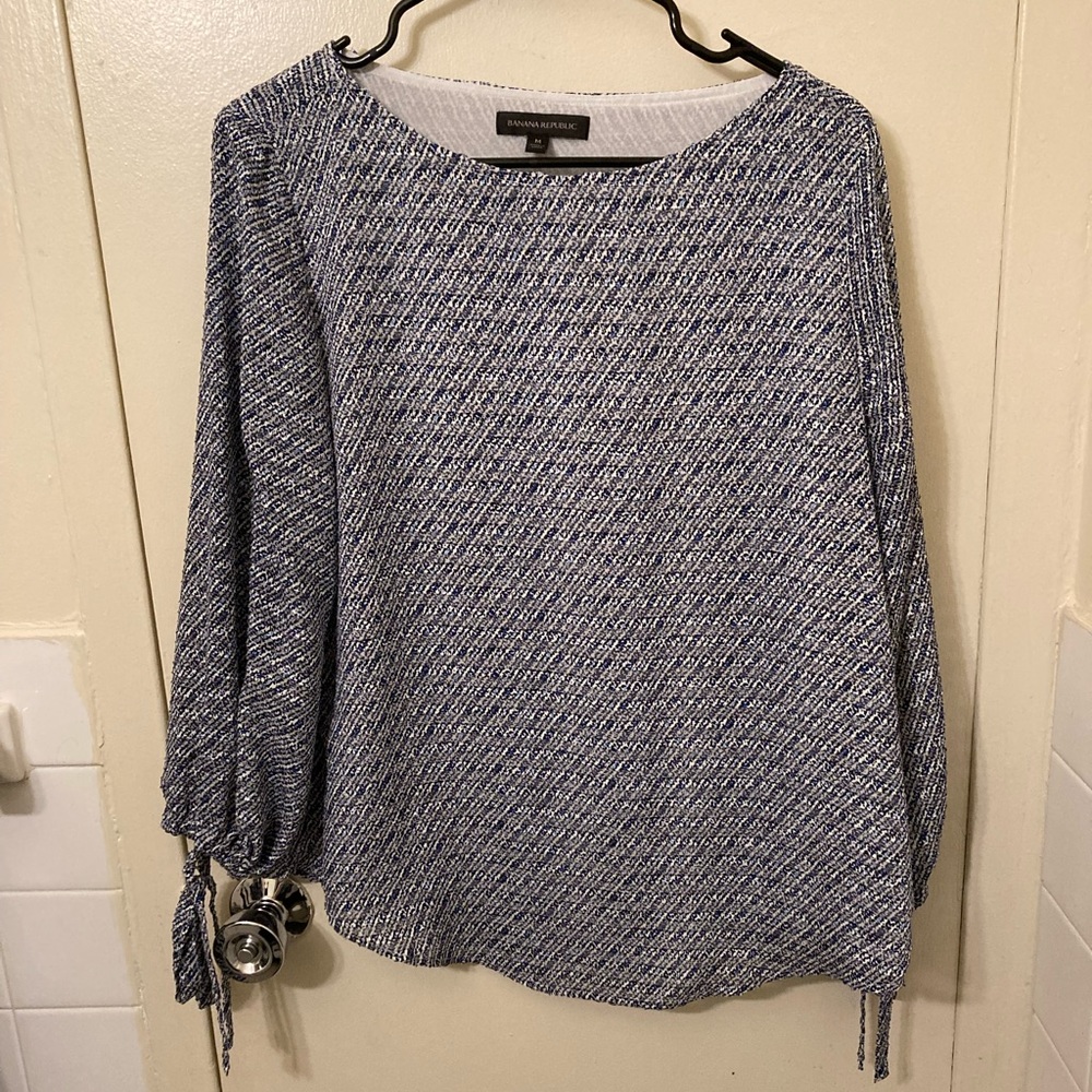 Banana Republic 3/4 Sleeve Top Size M. Blue and White